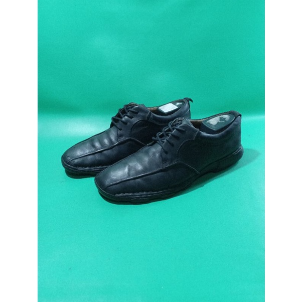 sepatu pantofel tali clarks black leather ori Size 41