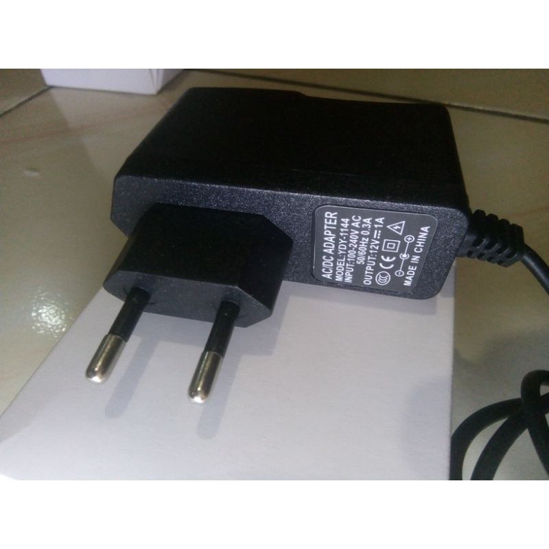 Adaptor 12v 1A