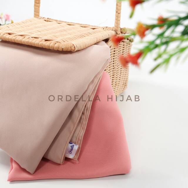 Jilbab Segi Empat wolfis Jumbo Polos / Kerudung Segi Empat Syari Wollpeach Ordella Hijab