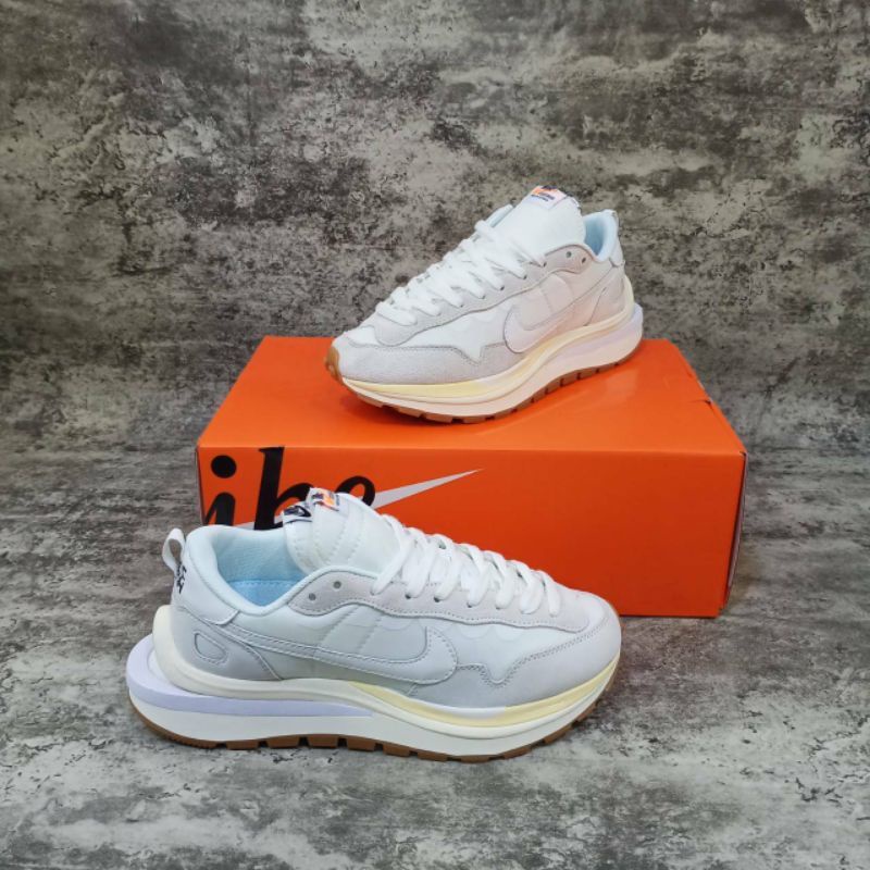 Sepatu NIKE SACAI VAPORWAFFLE WHITE SAIL GUM HIGH QUALITY