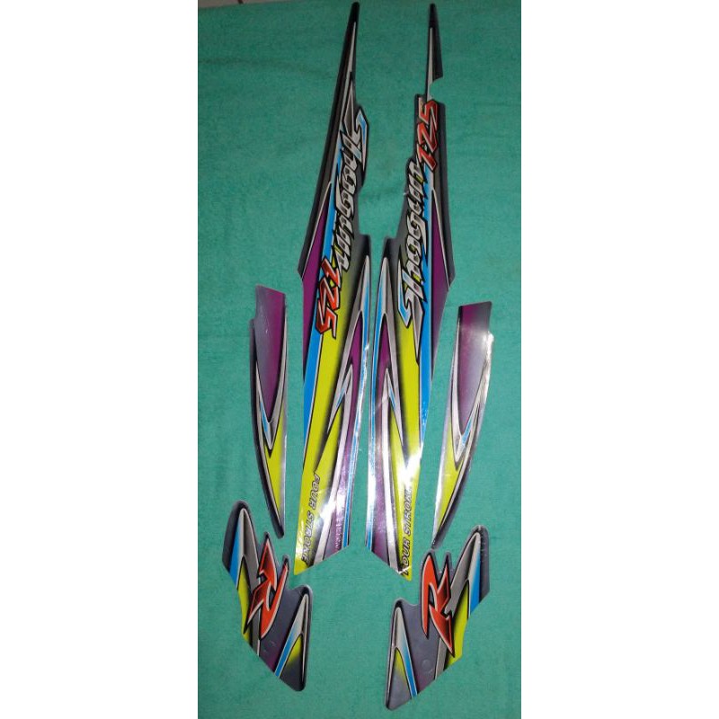 FREE ONGKIR Striping stiker body shogun 125 FD silver abu