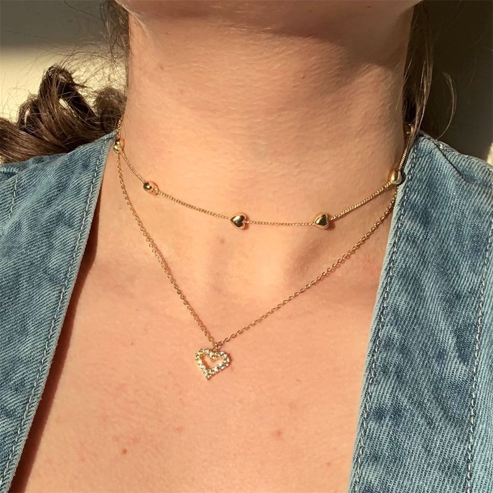 Kalung Choker Rantai Multilayer Dengan Liontin Bulan Sabit Aksen Kristal Untuk Wanita