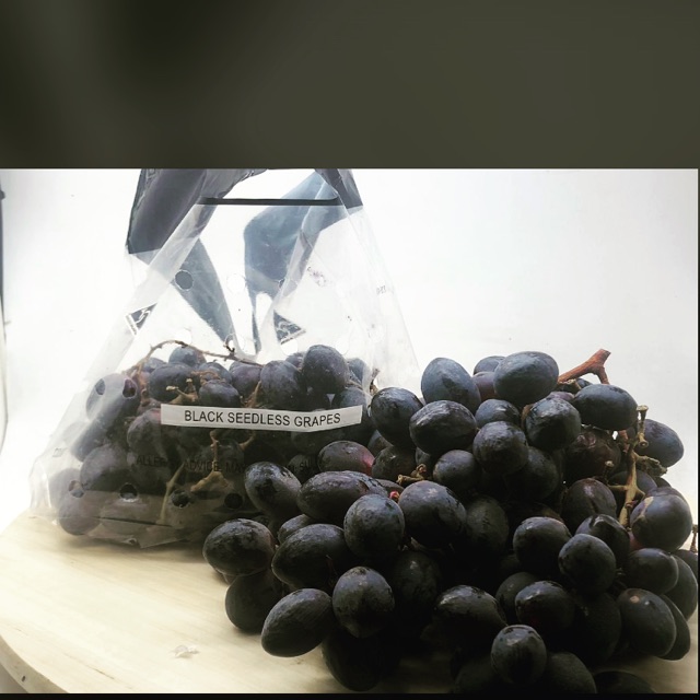 

Anggur hitam tanpa biji
