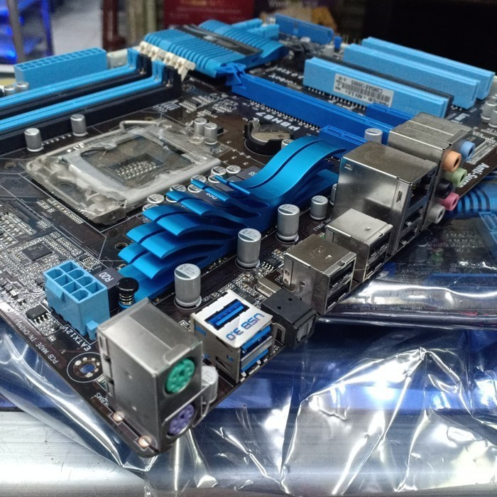 MOBO Intel LGA 1155 P67 4 Slot ram VGA Offboard ASUS / GIGABYTE