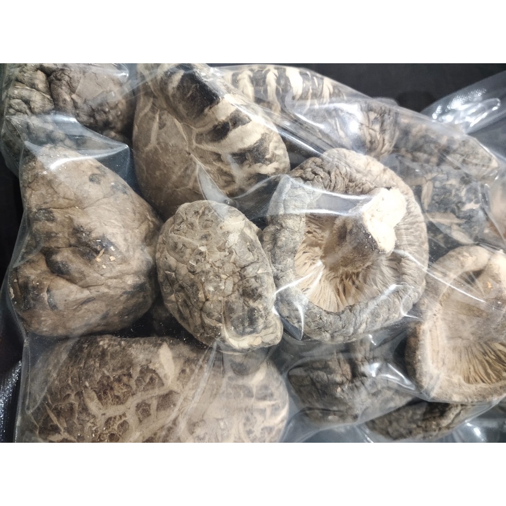 

Jamur Shitake / Xiang gu / xiangku / tongku Kering 250grm
