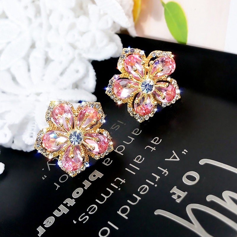 Anting Stud Kristal Zirkon Bentuk Bunga Kepingan Salju Natal Gaya Vintage Untuk Wanita