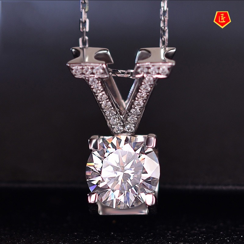 [Ready Stock]Pt950 Platinum Letter V Inlaid Zircon Pendant Female Fashion