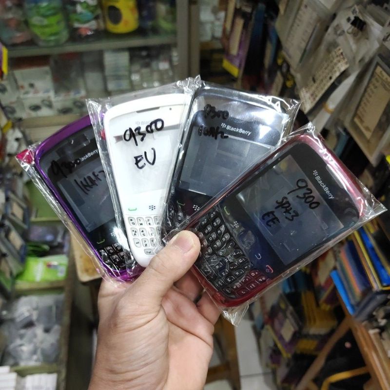 BLACKBERRY BB9300 / GEMINI 3G / 9300 CASING HANDPHONE MANTUL MURAH MERIAH