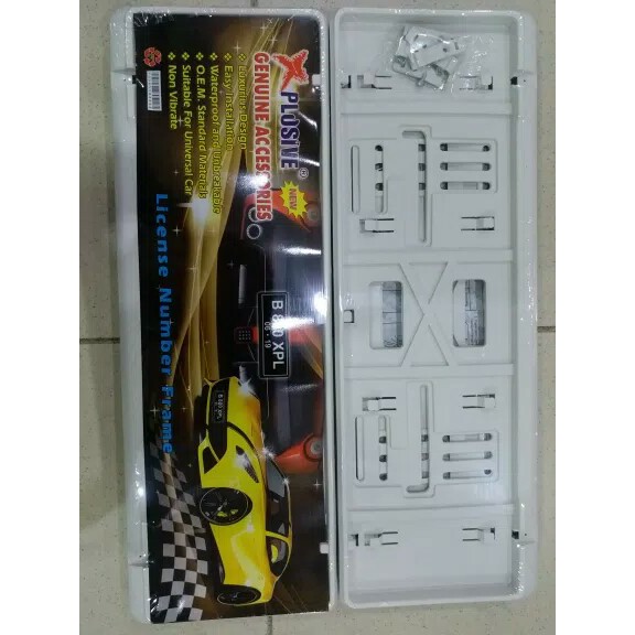 Tatakan / dudukan plat nomor putih mobil xpander