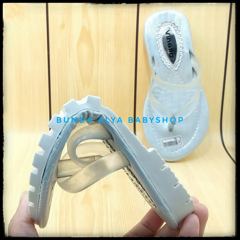 Sandal Anak Perempuan Jepit Usia 3 4 5 6 7 Tahun Size 26 - 35 PUTIH - Sendal Anak Cewek Casual Silver Alas Karet Anti Licin