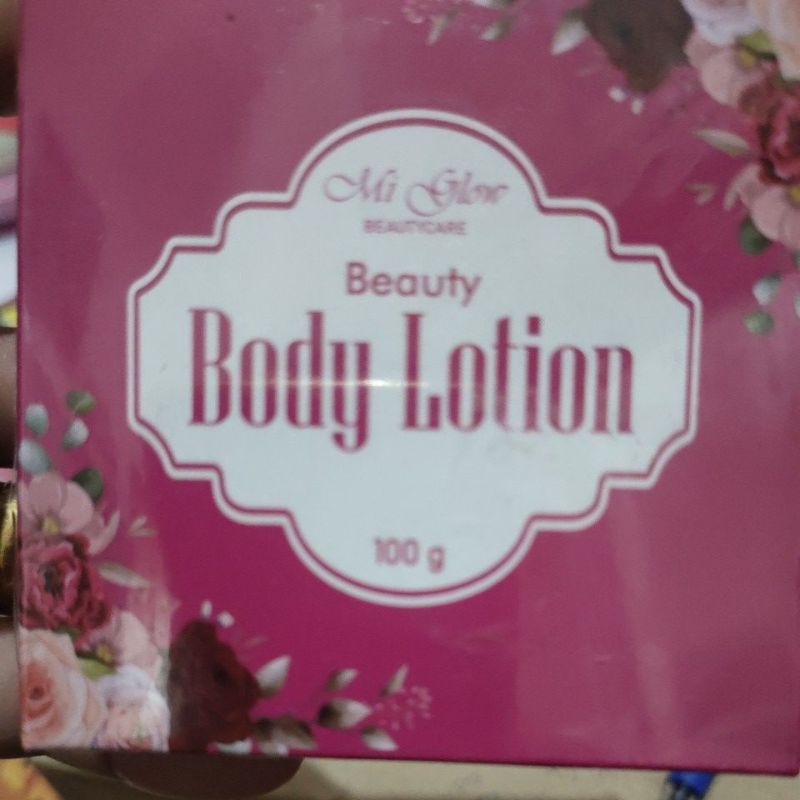 HB PEMUTIH MI GLOW BODY LOTION COLAGEN