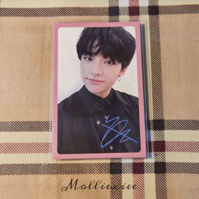 [ READY STOCK ] StrayKids Pc Photocard Pink Border I Am You Hyunjin ( Pb Imy Hyunjin ) , Red Border 