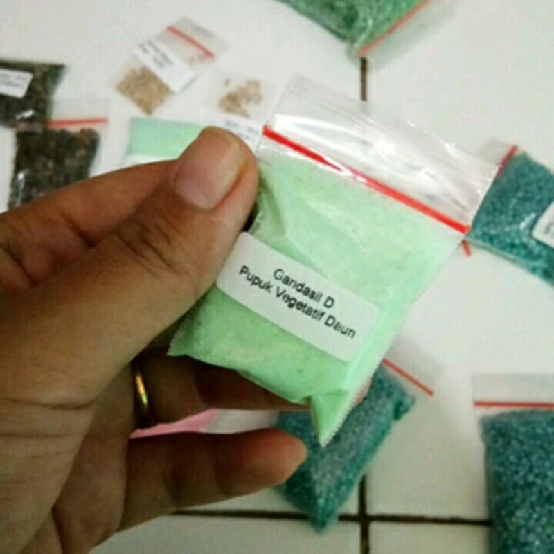 GANDASIL D Kemasan Repack 10gram untuk nutrisi pertumbuhan daun dan batang