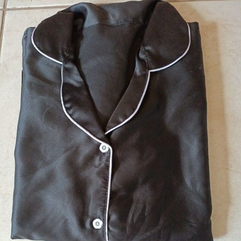 Lover Fashion PP Piyama Satin Polos-Hitam Lis putih