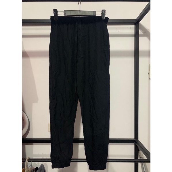 JOGGER HITAM