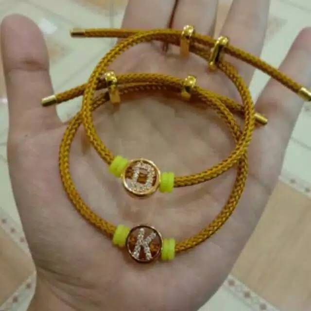 Fourfashion JEWELRY GELANG TANGAN WANITA TALI KAWAT HURUF INISIAL LAPIS EMAS