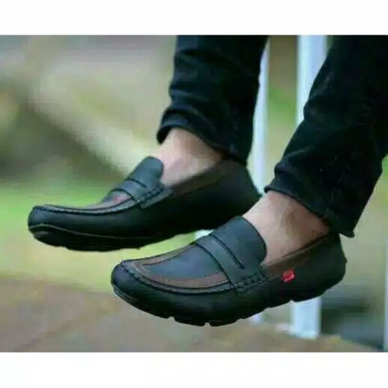 sepatu slip on pria