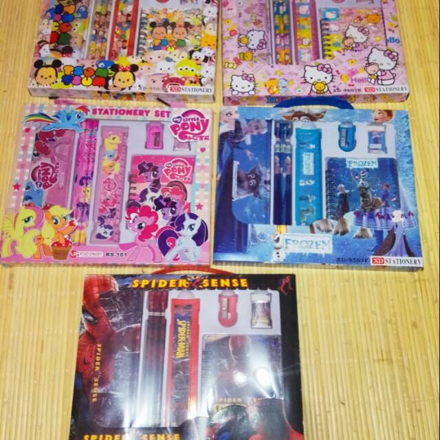 

Pensil set Alat tulis anak karakter pony,frozen,tsum tsum,hello kitty dan spiderman