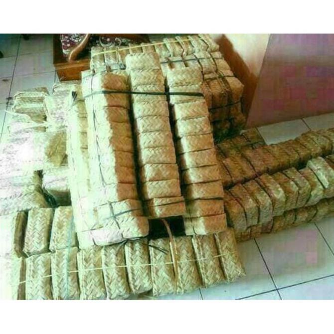 Besek Bambu 25X25 Cm Sepasang Atas Bawah