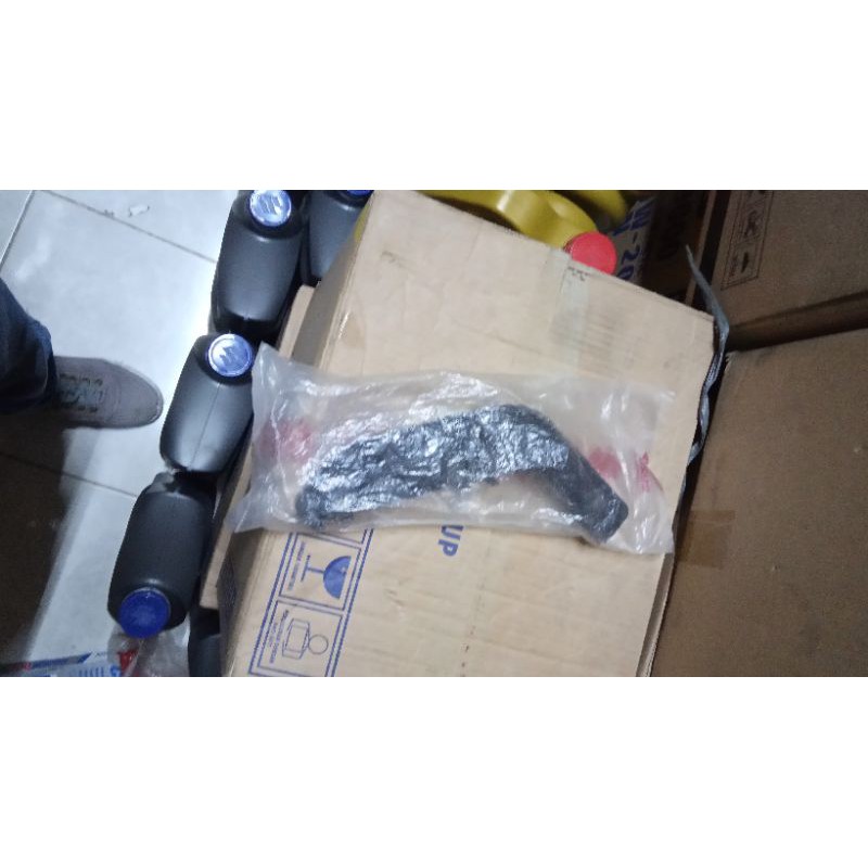 breket bemper belakang apv