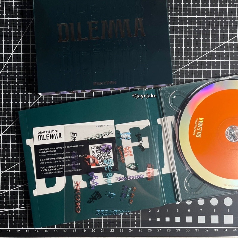 enhypen essential album only including qr code