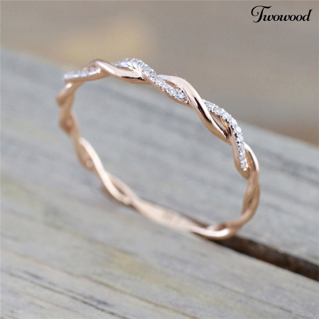 Cincin Bentuk Twisted Bahan Alloy Aksen Berlian Imitasi Untuk Wanita