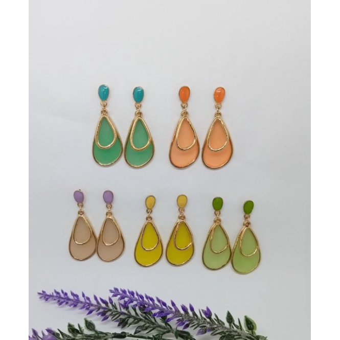 Anting warna-warni model terbaru fashion wanita