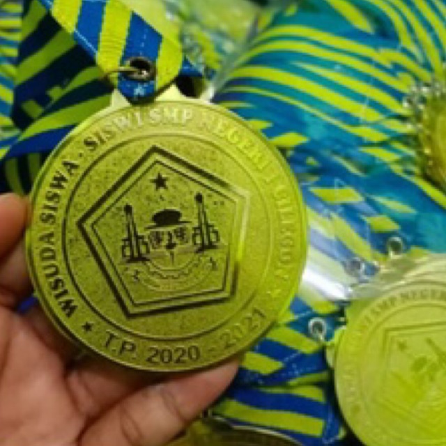 MEDALI WISUDA SMP
