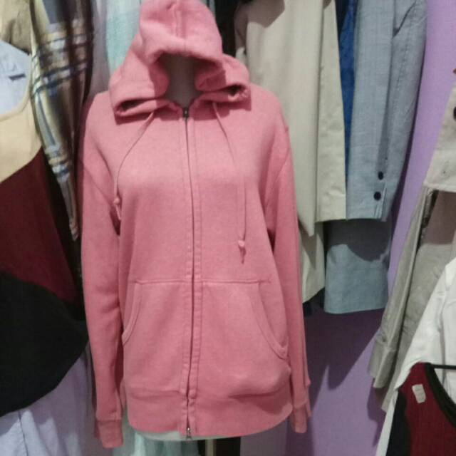 Sweater Brand Uniqlo