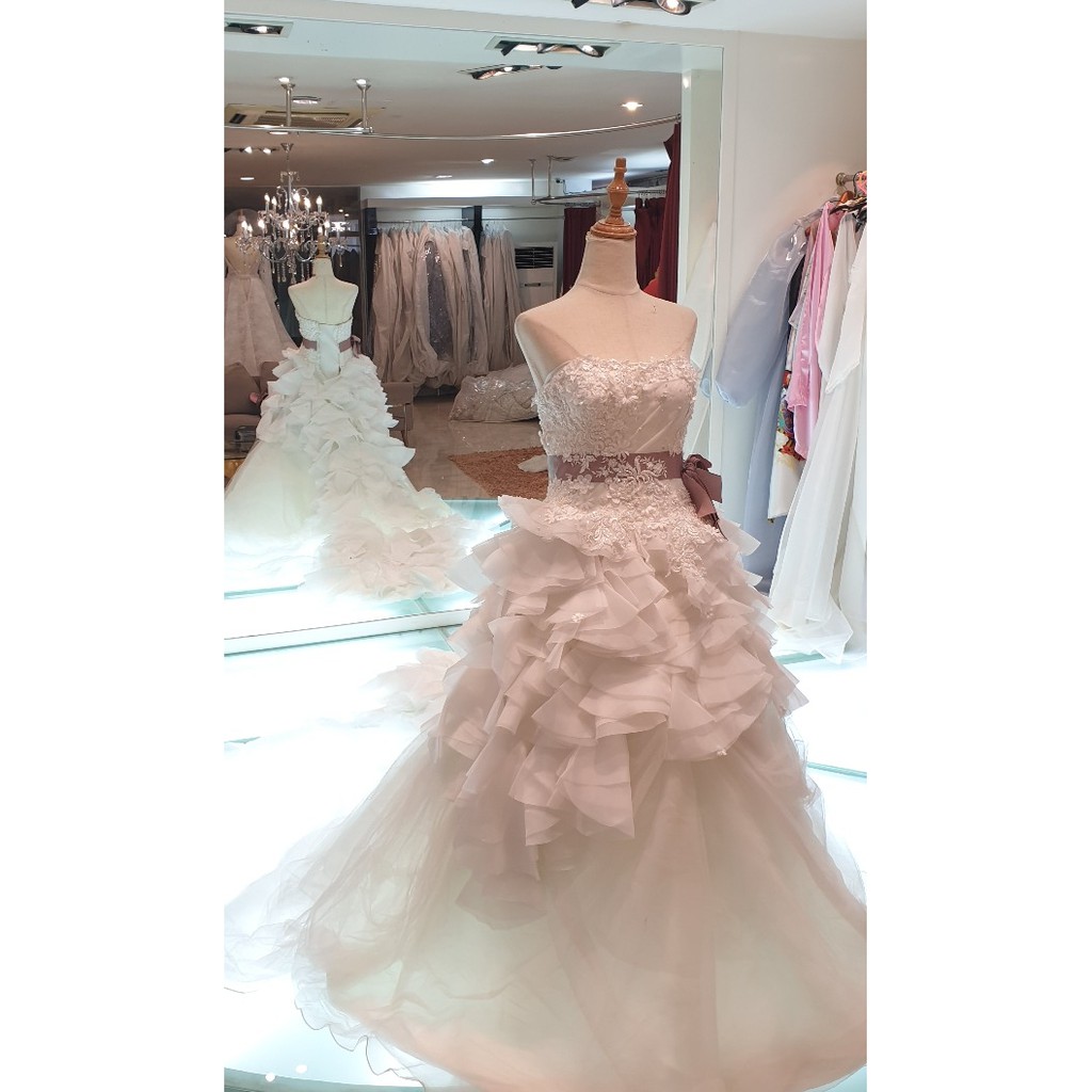 PRELOVED WEDDING GOWN A LINE SIMPLE