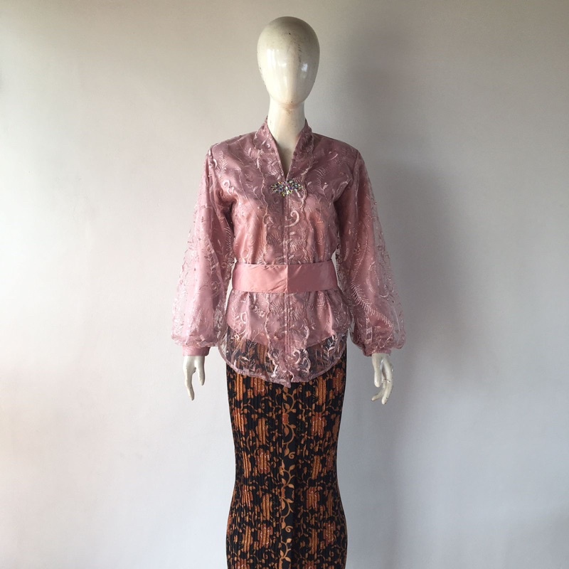 Kebaya Nurhaliza wisuda/Kebaya domas/Kebaya modern