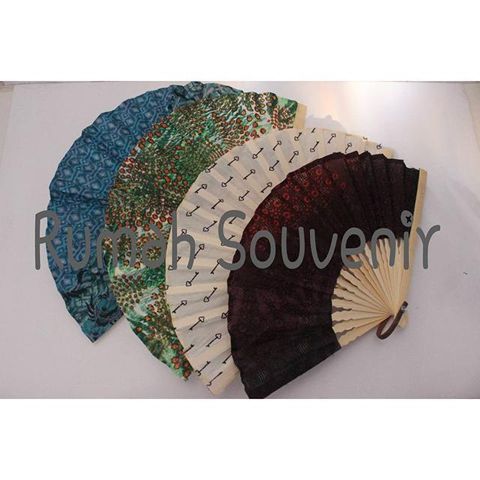 Souvenir Kipas Batik (Sedang)