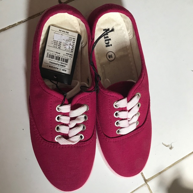 RUBI SEPATU WANITA