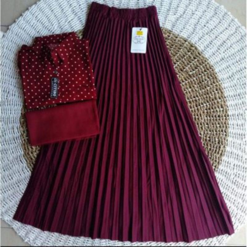 SETELAN 3 IN 1 KEMEJA POLKADOT,ROK PLISKET DAN KERUDUNG SEGI EMPAT SAUDIA TERLARIS