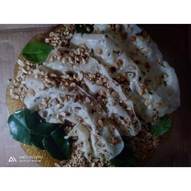 

Peyek kacang tanah, rebon, kacang ijo