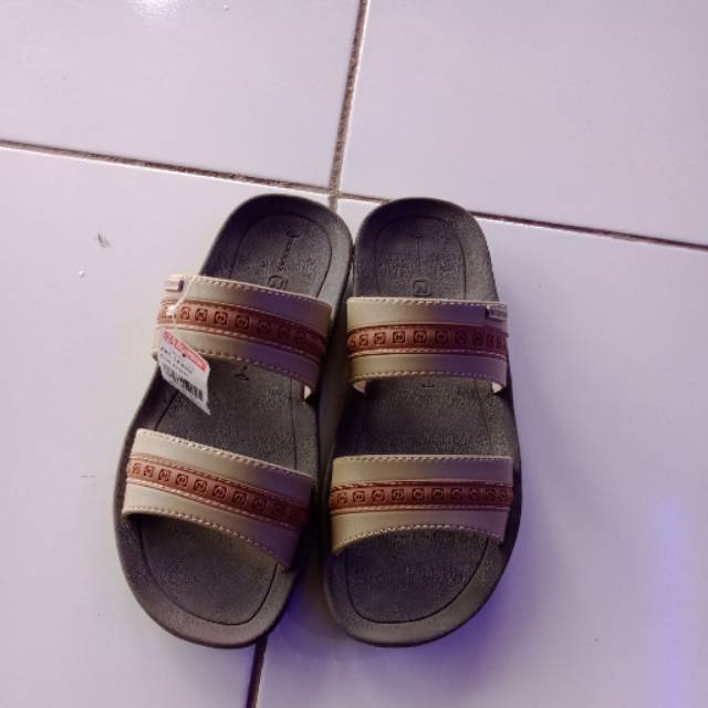 Sandal neckermann pria