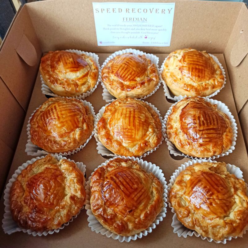 

BIG BOX (Chick Mush Pie/ Apple Pie/ Saucijsbrood)