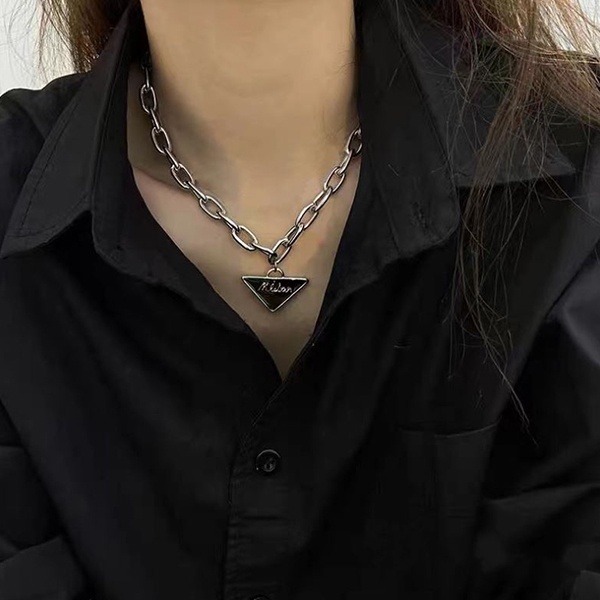 kalung segitiga milan black triangle necklace jka245(2D2)
