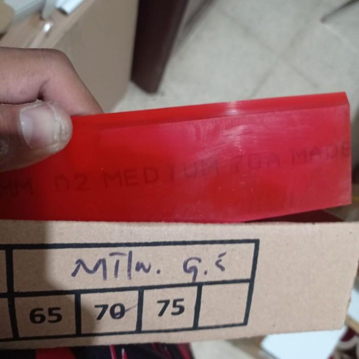 

KARET RAKEL SABLON LANCIP 7mm(MERAH) Sablon Kaos Rubber /Water Based