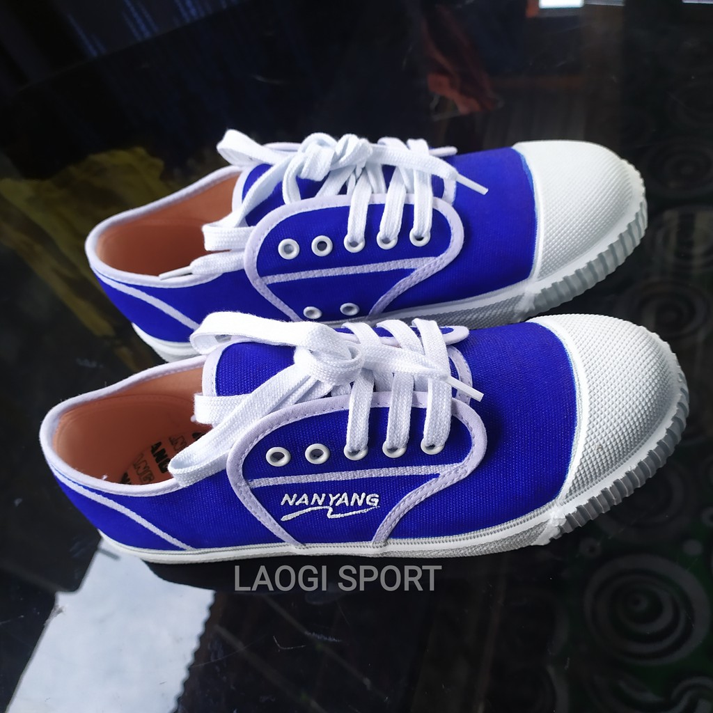 Sepatu nanyang motif biru list putih