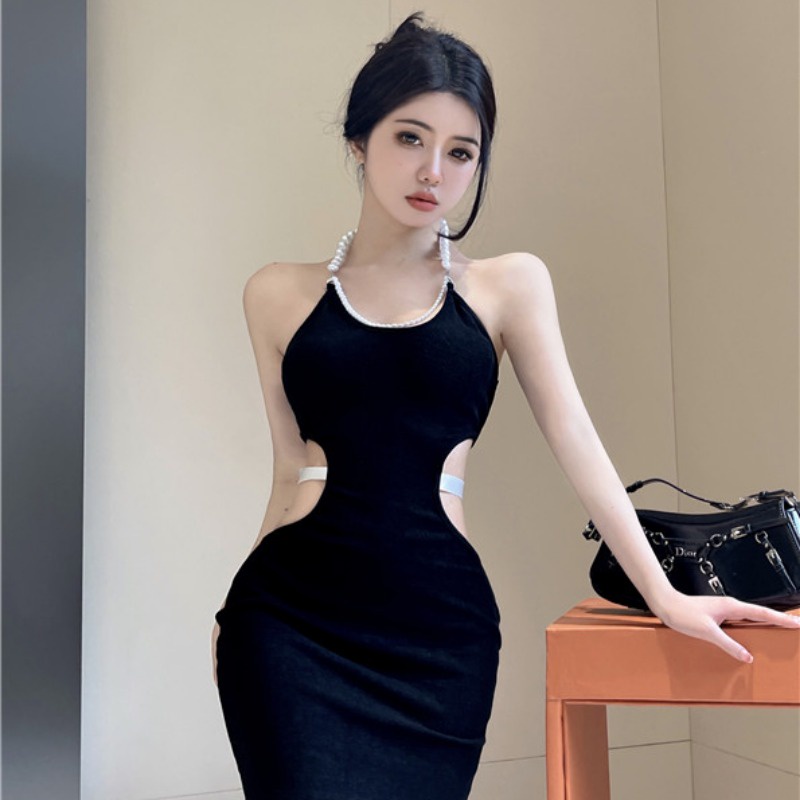 Mini Dress Backless Hitam Musim Panas Leher Bulat Rantai Mutiara Halter Gaun Gadis Panas Hollow Kelu