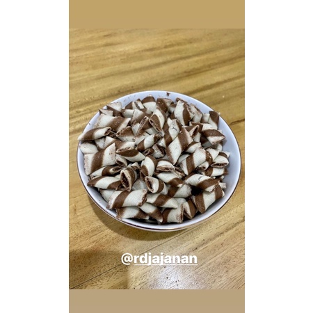 

( ROEMAH DJAJANAN SNACK ) MINI ASTOR COKLAT 200gr