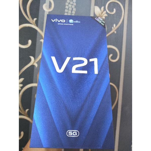 Vivo V21 5g  ram 8gb internal 128 gb. Baru garansi 1 tahun