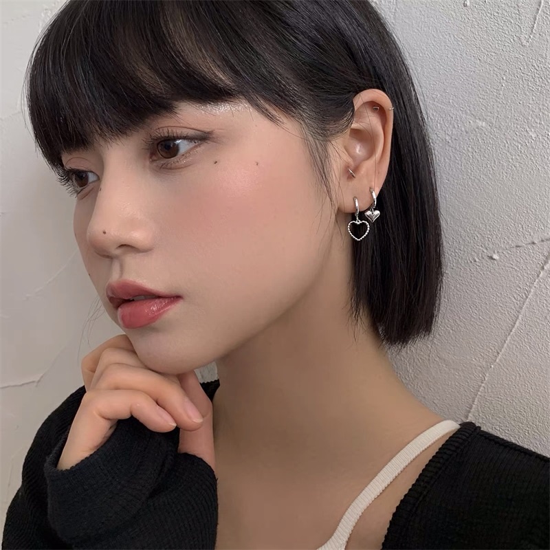 Anting Buckles Bentuk Hati Tidak Teratur Model Sederhana