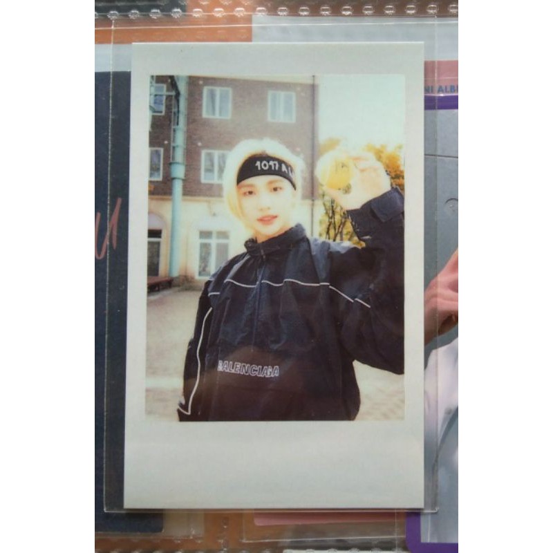 [booked] pob beyond polaroid benefit beyond hyunjin