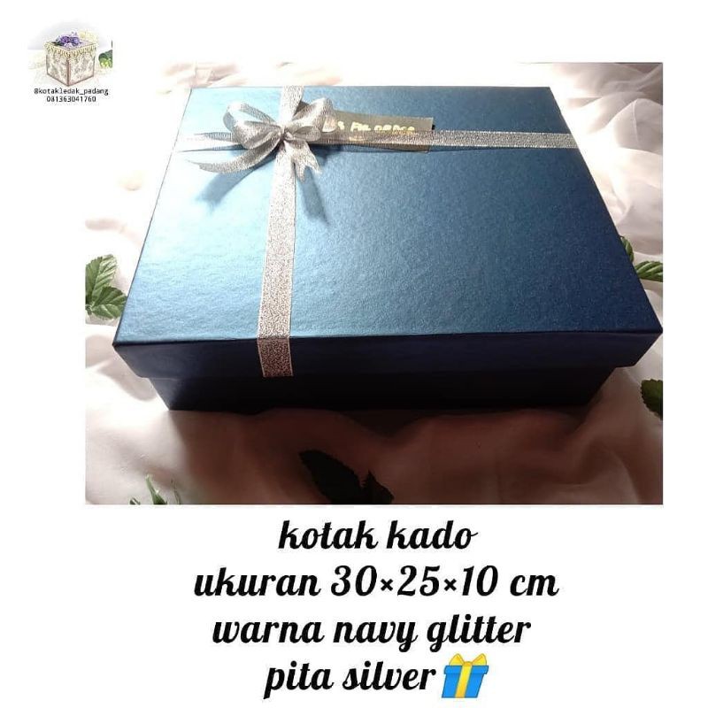 

kotak kado ukuran 30×25×10 cm warna navy glitter