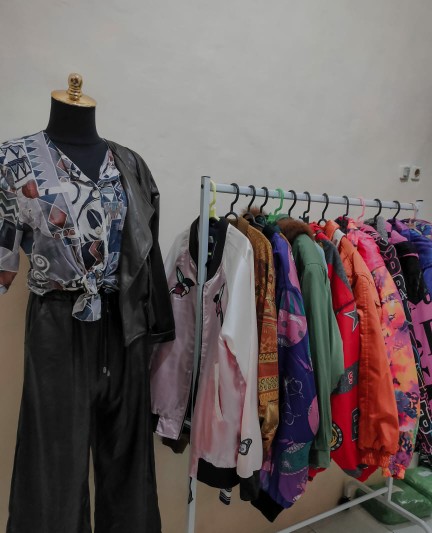 Gawang Osaka T.140cm Putih Beroda Gantungan Jemuran Gawangan Model Ikea