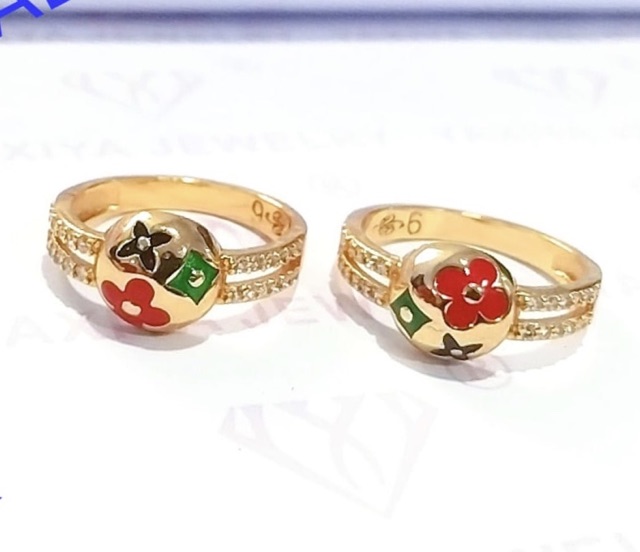 Cincin wanita //cincin lapis emas // cincin permata //perhiasan //cincin