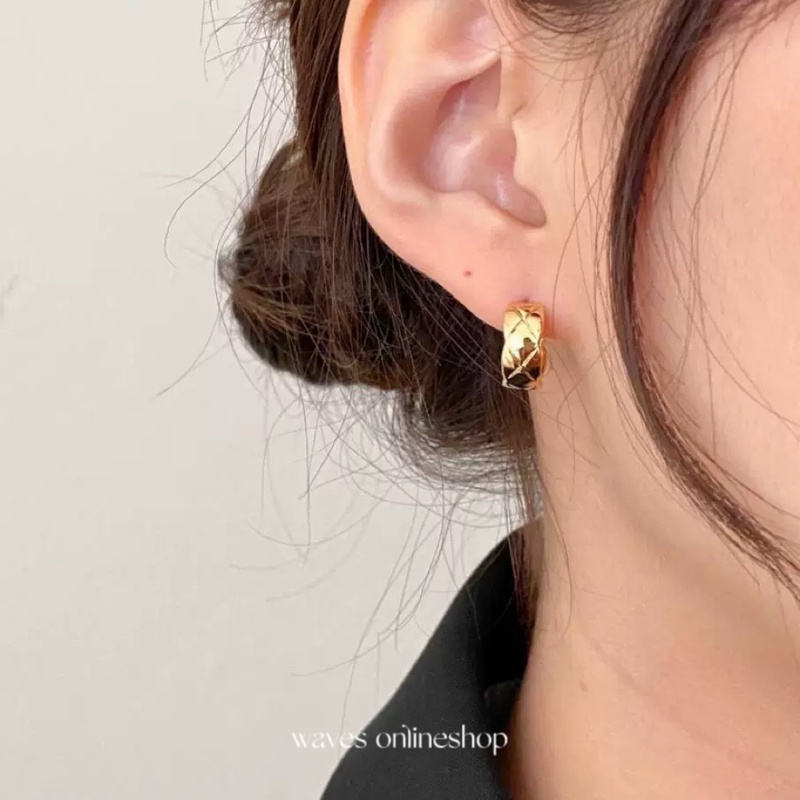 Anting Tusuk Warna Gold Gaya Elegan Untuk Wanita