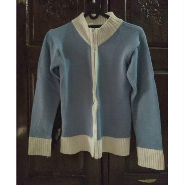 Sweater biru muda preloved